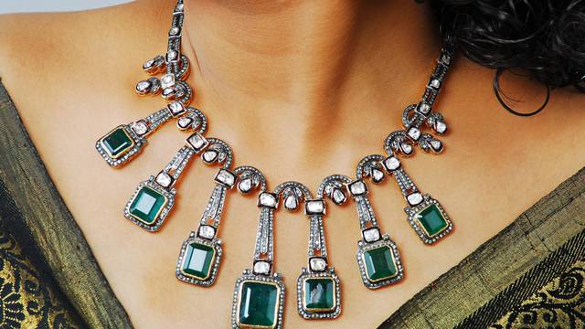 Povratak luksuznih ogrlica: Sjaj dijamanata i raskošnih detalja