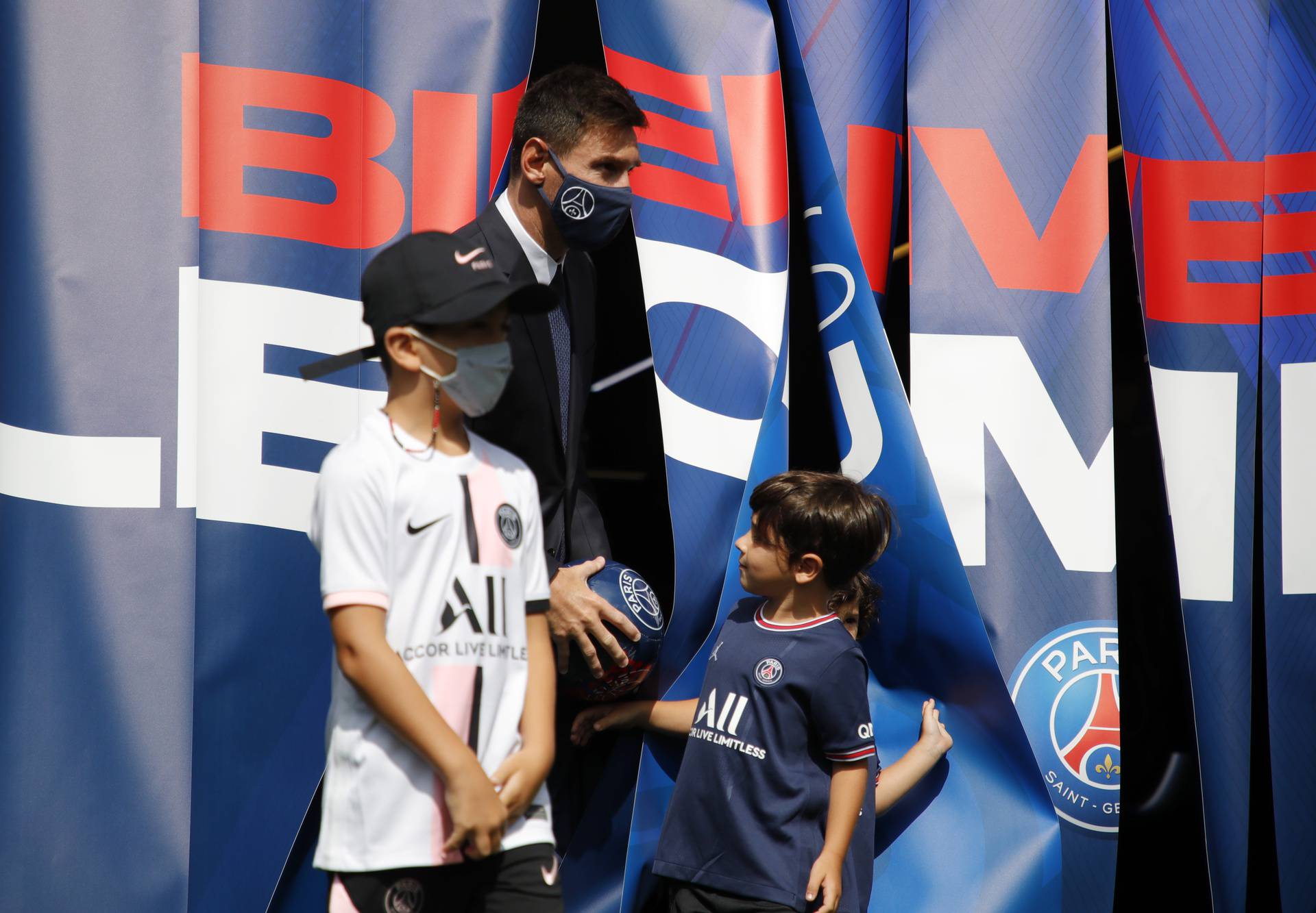 Lionel Messi Press Conference after signing for Paris St Germain