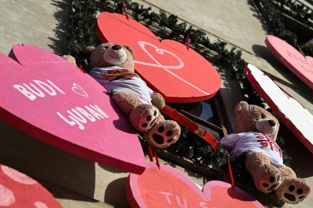 Zagreb: Atelijer sreće u Maloj ulici okićen za Valentinovo 