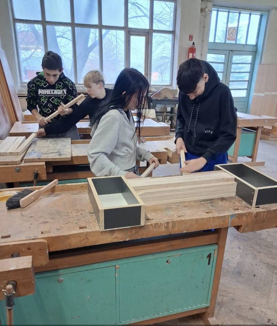 Svi fotkaju Love Park: Mladi Virovitičani pomogli urediti gradski park za Valentinovo