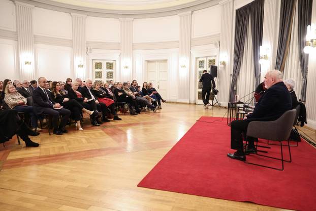 Zagreb: Promocija knjige Žene koje mašu rukama Jadranke Kosor