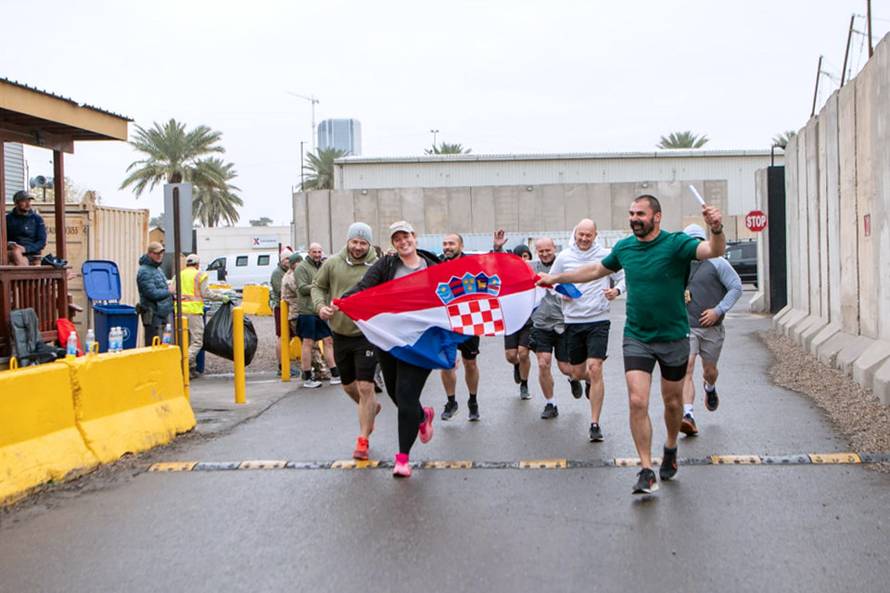 FOTO Hrvatski vojnici osvojili su treće mjesto na utrci od 80 km u Iraku! 'Bili su izazovni uvjeti...'