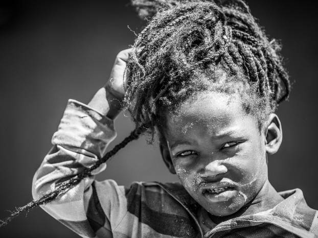 Osijek: Dio postave izložbe fotografija fotoreporterke Pixsella Emice Elveđi "Srce za Afriku"