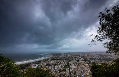 Indija evakuira 800.000 ljudi s obale: Očekuju jak tajfun Fani