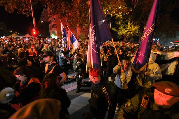 Veliki broj građana u Novom Sadu, dočekuje studente