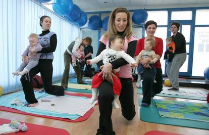 Split: Mlade mame vježbaju zajedno sa svojim bebama