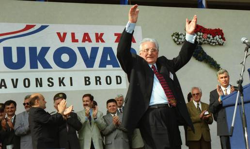 Povratak u napaćeni grad heroj: Vlak mira krenuo je za Vukovar, pjevalo se i klicalo slobodi...