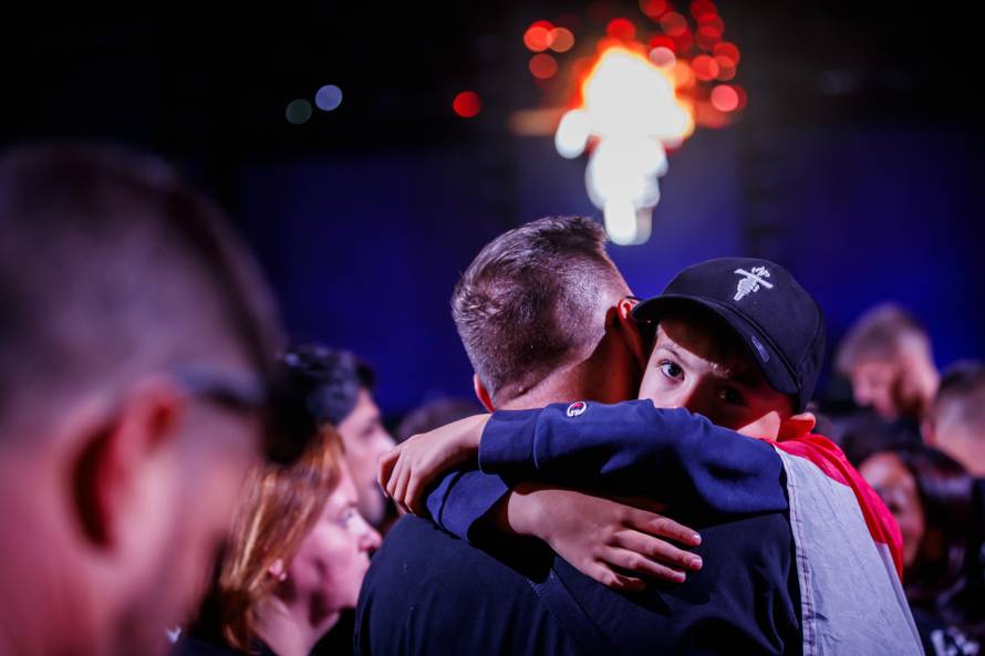 Obožavatelji na velikom koncertu Marka Perkovića Thompsona u Sinju