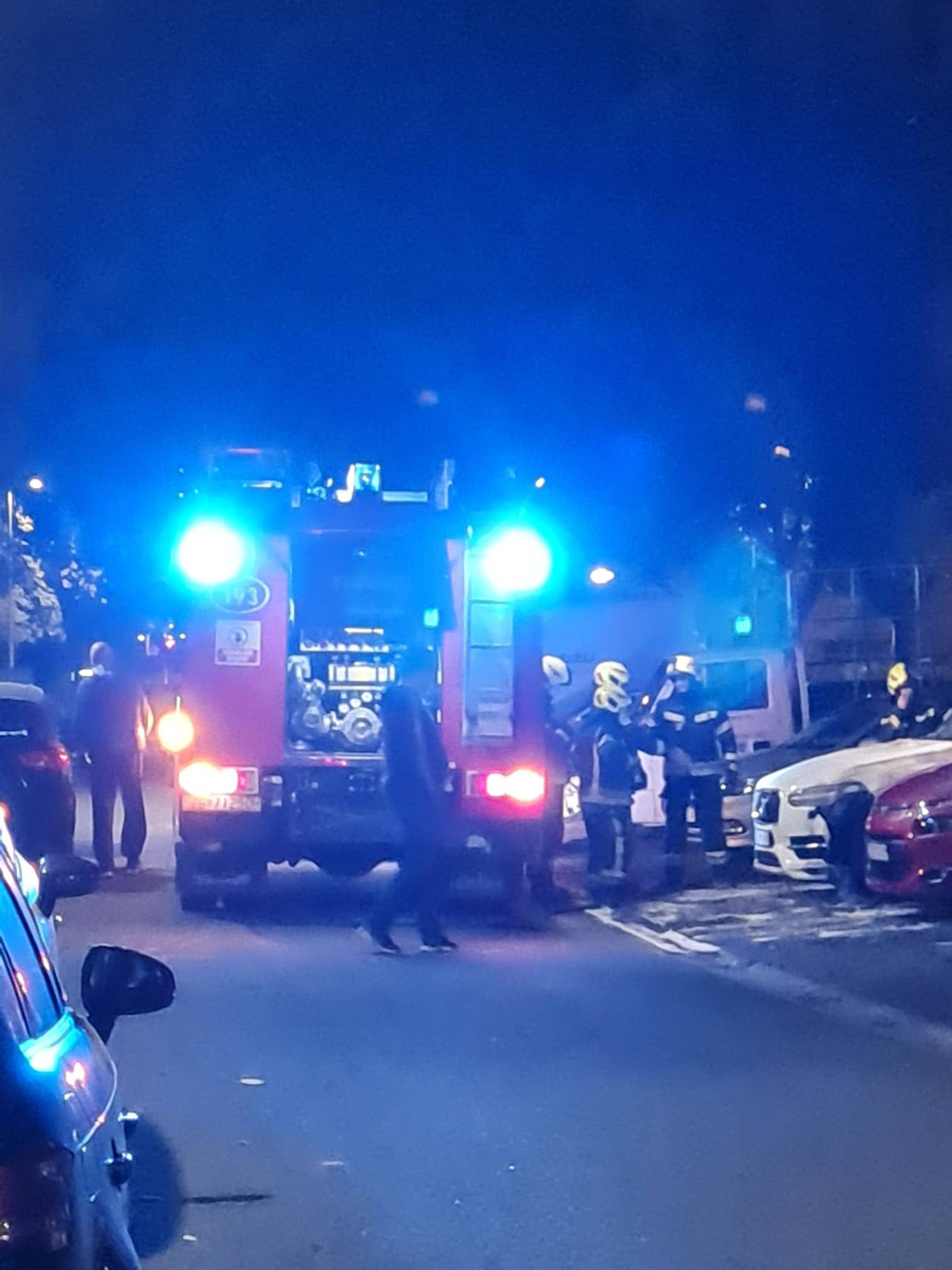 VIDEO Zapalio se automobil u zagrebačkom Travnom: 'Smrad se osjetio i nekoliko ulaza dalje'