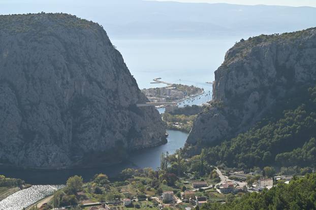 Omiš: Napredak gradnje najkompleksnijeg i najspektakularnijieg mosta u Hrvatskoj