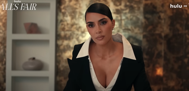 FOTO Kim Kardashian pozirala u prozirnoj crnoj haljini ispod koje nije nosila grudnjak niti gaćice