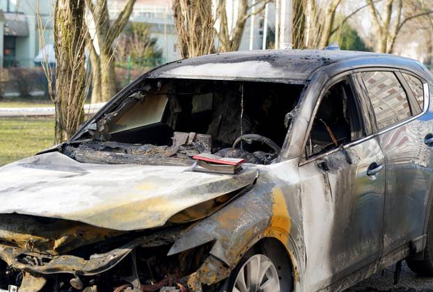 Zagreb: U Sigetu se zapalio kontejner, požar zahvatio dva automobila