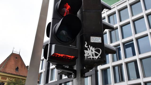 Zagreb dobio prvi semafor koji će ometati ovisnike o mobitelu