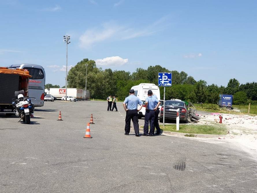 'Taman su izašli iz busa kad je naletio kamion. Bilo je strašno'