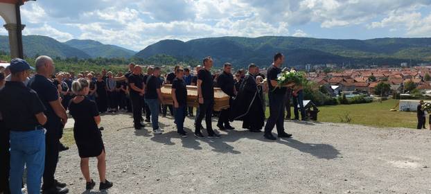 FOTO TUGA U KOTOR VAROŠU Pokopali Draganu (34) koja je poginula u buktinji kod Omiša