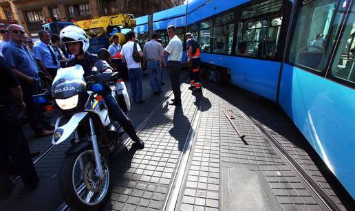 Zagreb: Tramvaj iskočio iz tračnica, nema ozlijeđenih