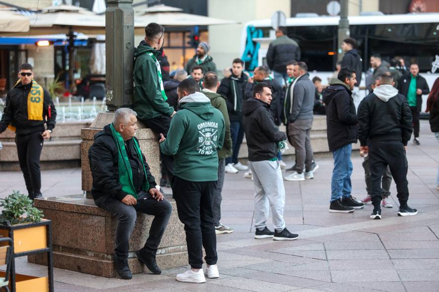 Navijači Omonoije u centru Rijeke uoči utakmice