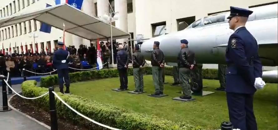 'Povratak pobjednika': Ispred MORH-a otkrili Perešinov MiG