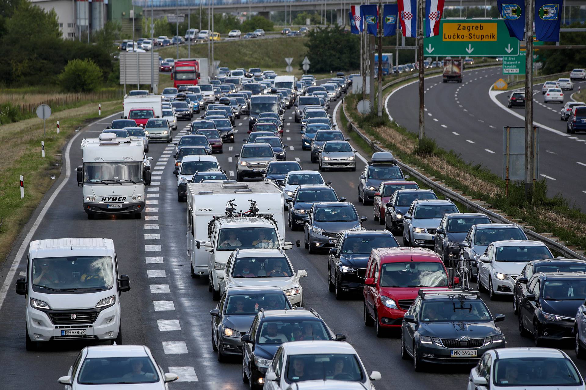 Udarni vikend donio velike gužve na autocesti i granicama: Na Lučkom kolona 5 kilometara