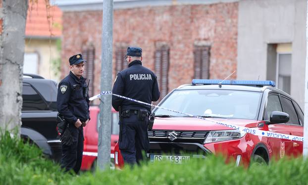 Gore barake uz prugu u Osijeku