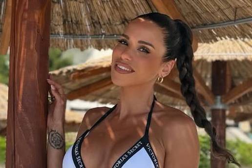 FOTO Rakiti&cacute;eva Raquel pozirala u badi&cacute;u i odu&scaron;evila figurom!