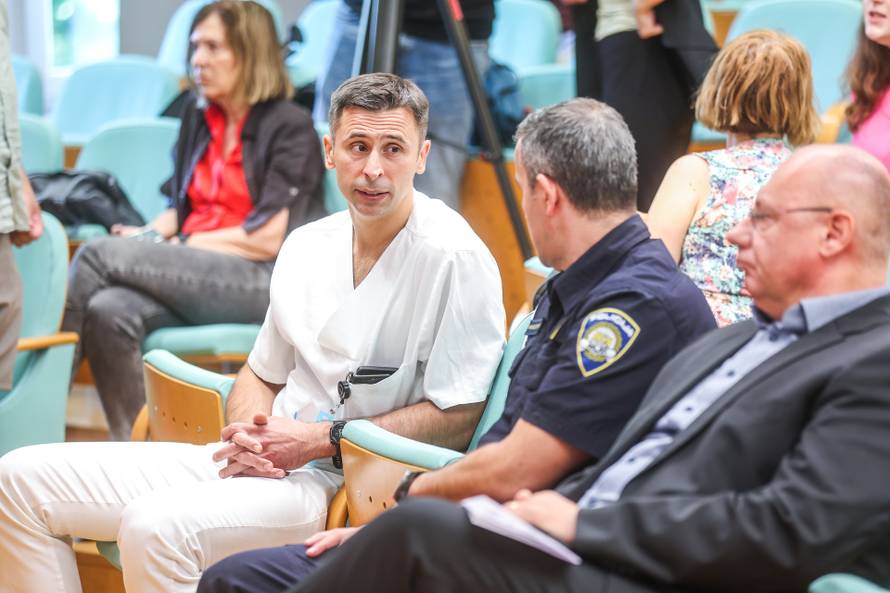 Zagreb: Predstavnici Klinike za dječje bolesti o porastu broja teških ozljeda uslijed padova s
električnih romobila