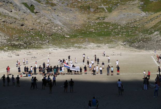 ARHIVA: Utakmica na dnu isušenog Modrog jezera koje danas doseže rekordan vodostaj