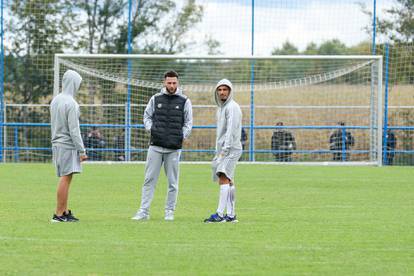 FOTO Nasmiješeni predsjednik Hajduka u Grubišnom Polju, uz njega i klupski šef osiguranja