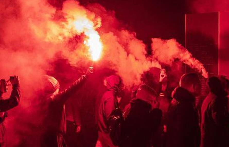 Navijači priredili doček igračima Hajduka koji su slavili u derbiju s Dinamom