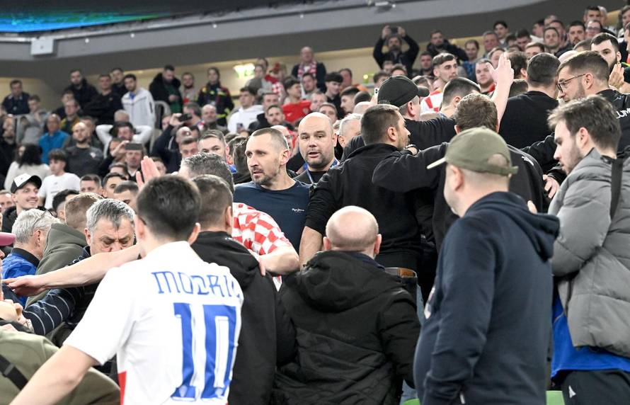 Ljubljana: Tijekom polufinalne utakmice između Hrvatske i Španjolske na tribinama je došlo do naguravanja