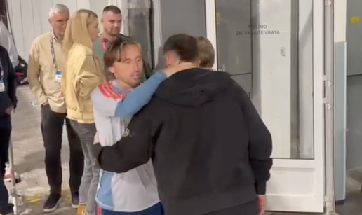VIDEO Livaja pozdravio Luku Modri&cacute;a i do&scaron;ao u svla&ccaron;ionicu