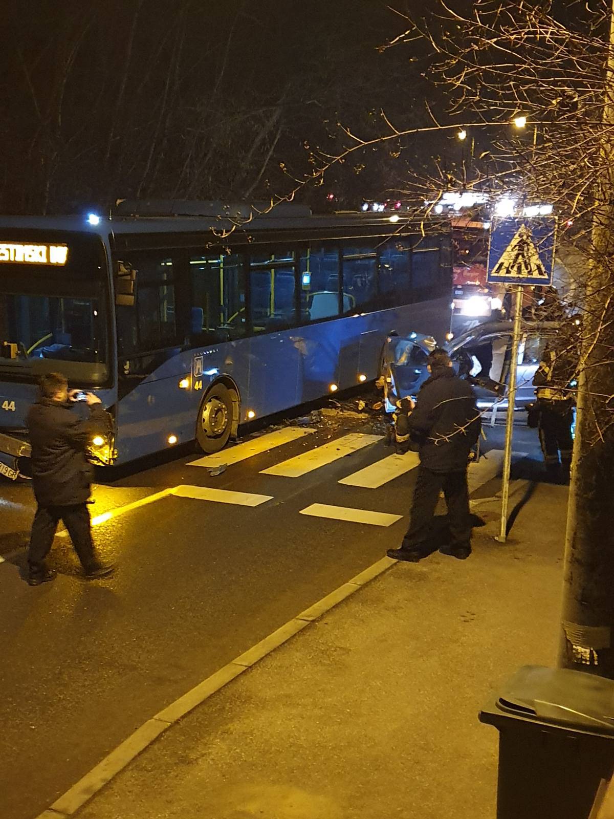 Sudarili se bus i auto: 'Djeca su vrištala i trčala iz autobusa'