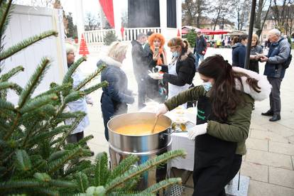 Lampice i ukrasi posvuda: Evo kako su se hrvatski gradovi ove godine uredili za Advent