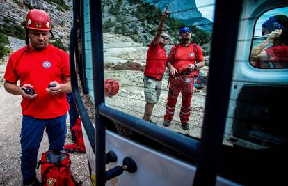 Srušio se paraglajder na Biokovu, pilot lakše ozlijeđen