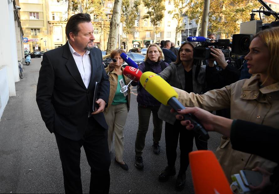 Zagreb: Dolazak na sjednicu PredsjedniÅ¡tva i Nacionalnog vijeÄa HDZ-a