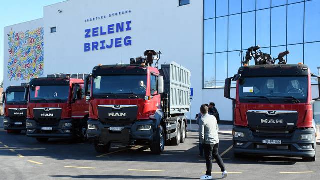Četiri nova komunalna vozila isporučena tvrtci Gospodarenje otpadom Sisak