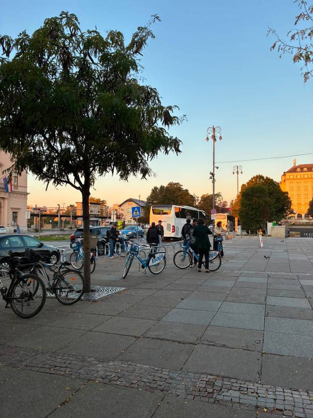ZAGREB U 7 KAO AMSTERDAM Ljudi voze Bajseve. Svi ih je manje dostupno po ulicama