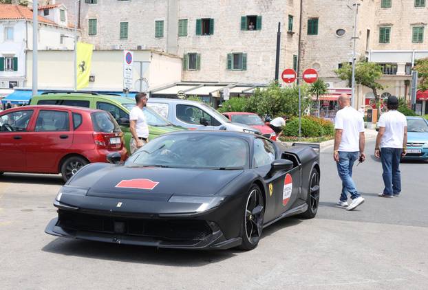 Šibenik: Turneja Ferrari Cavalcade 2026. s više od 120 Ferrarija na šibenskoj rivi