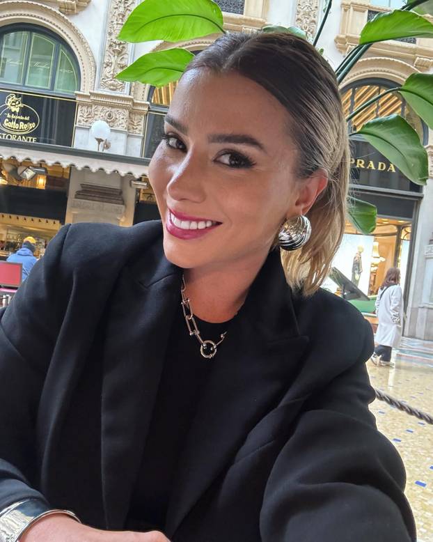 FOTO Fatalna plavuša tečno govori čak četiri jezika, a prije novinarstva bila je konobarica