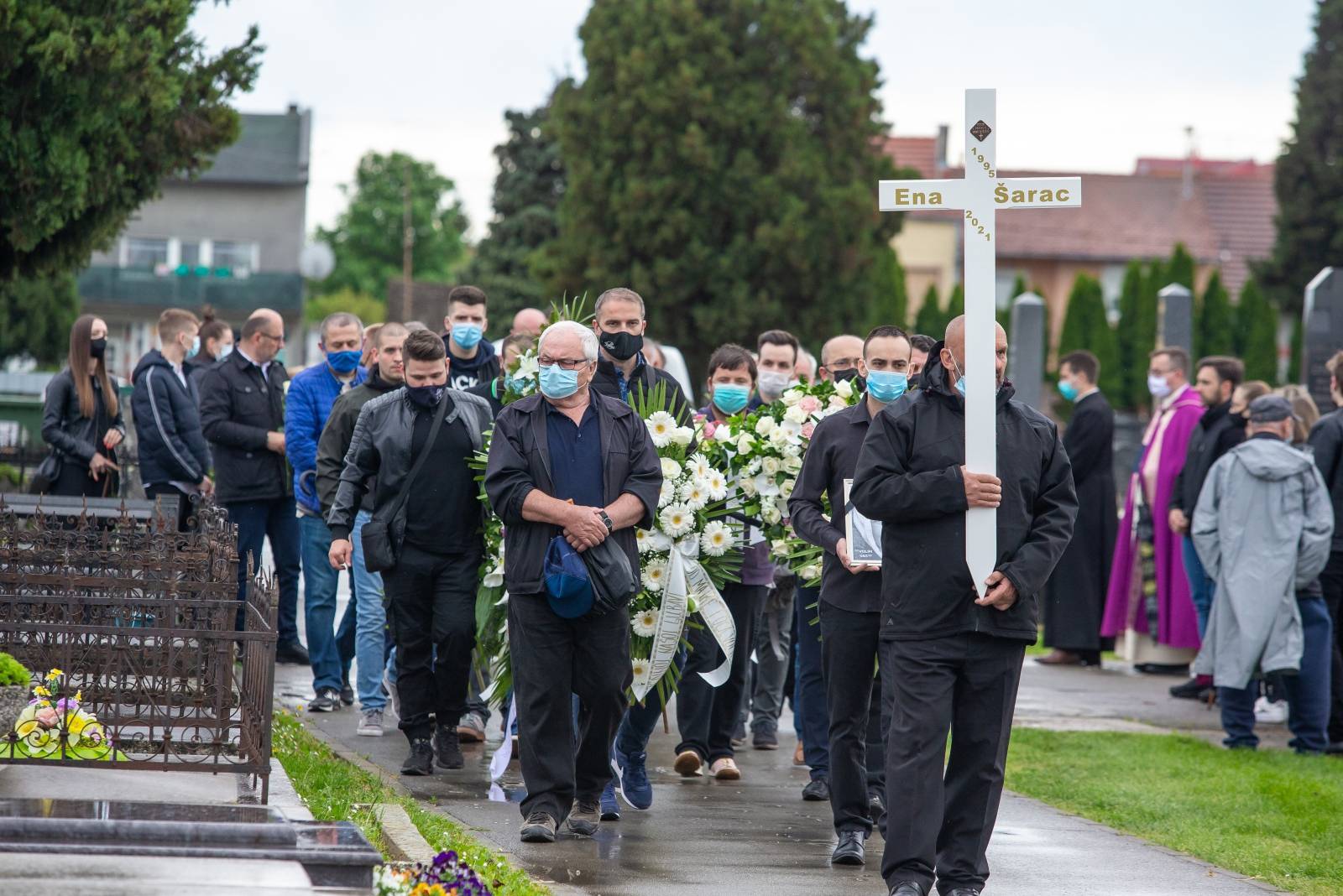 Osijek: Na groblju Retfala sahranjena je Ena Šarac