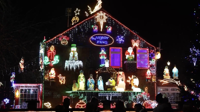 Prekrili su obiteljski dom s 50 tisuća božićnih lampica: 'Imamo kućicu s keksima i kolačima'