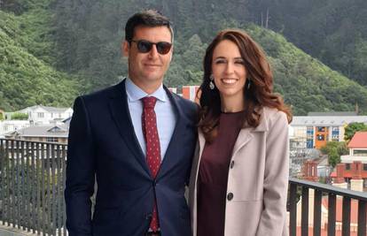 Premijerka Novog Zelanda još jednom odgodila vjenčanje s TV voditeljem: 'Takav je život...'