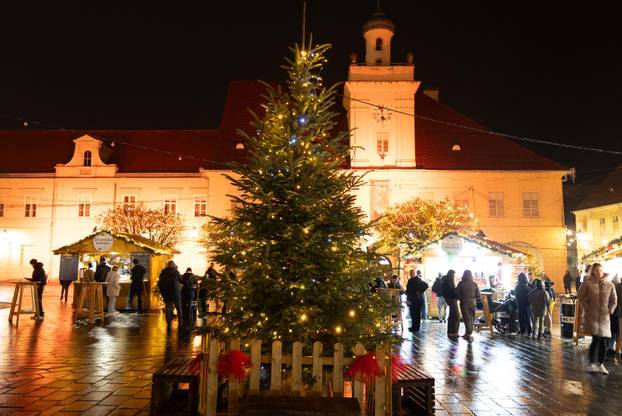 Osijek: Otvorenje Adventa uz koncert Danijele Martinović
