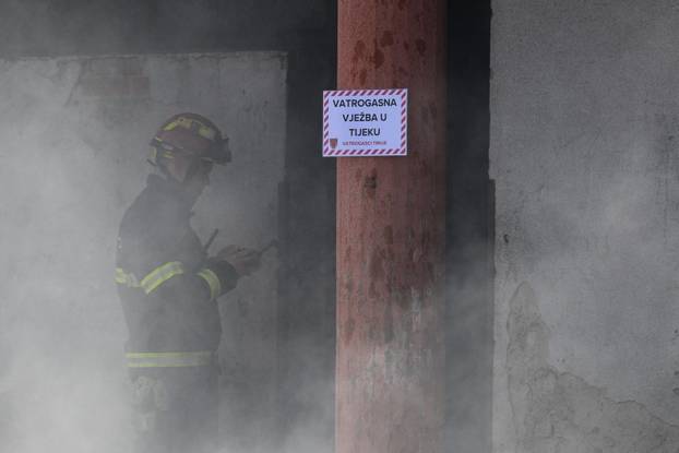 Zagreb: Demonstracija suradnje vatrogasne postrojbe i robotskog psa Unitree Go2 