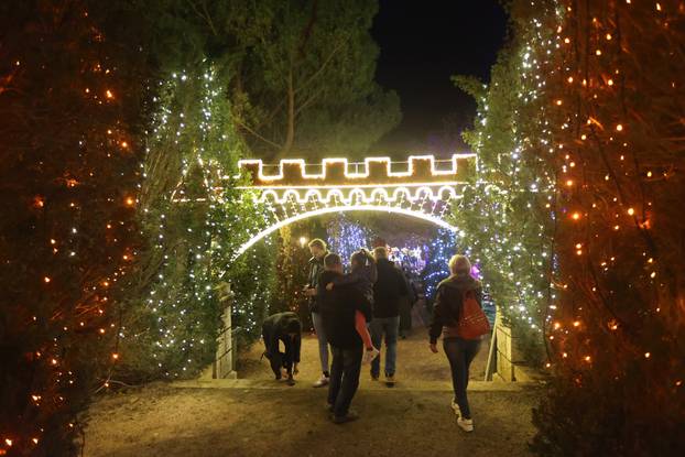 Šibenik: Šibenska Adventura zapo?ela koncertom Parnog valjka u perivoju Roberta Visianija