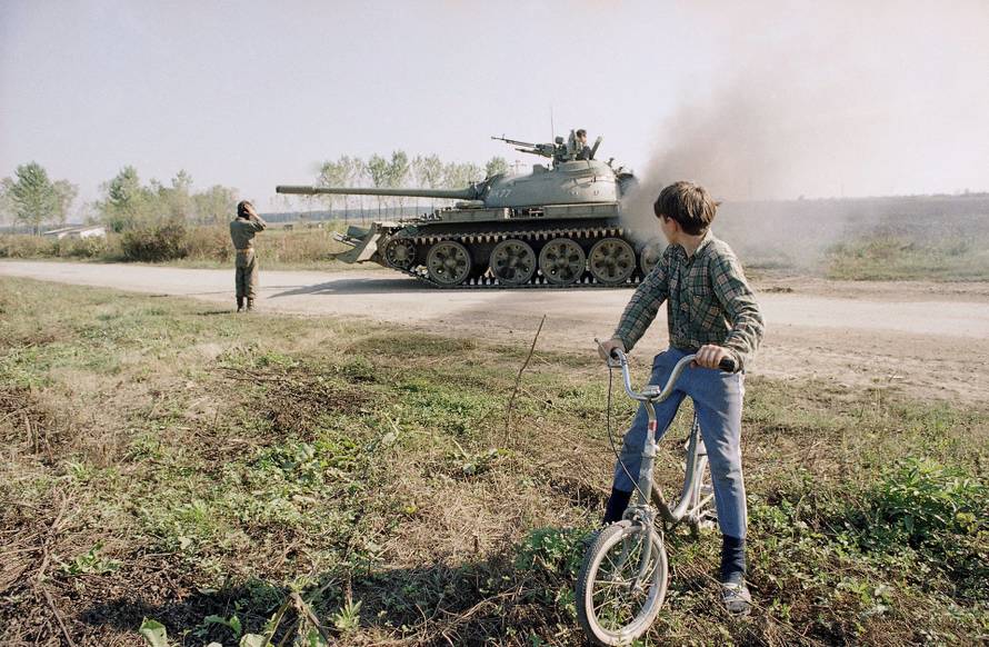 Yugoslavia  Civil War  Serbia  Yugo Army  and People