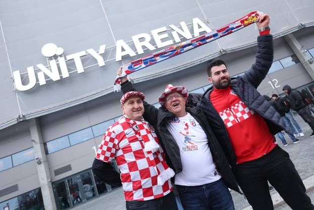 Oslo: Navijači ispred Unity Arene u kojoj se večeras održava finale Svjetskog rukometnog prvenstva