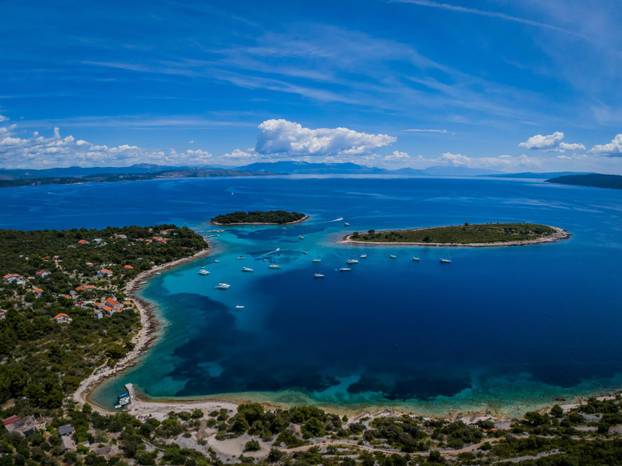 Fotografije iz zraka uvale Krknjaši na Drveniku Velom