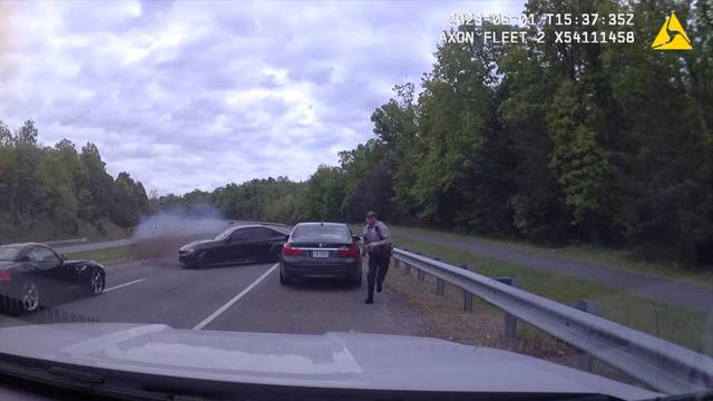 Police officer narrowly escapes high-speed car crash in Virginia