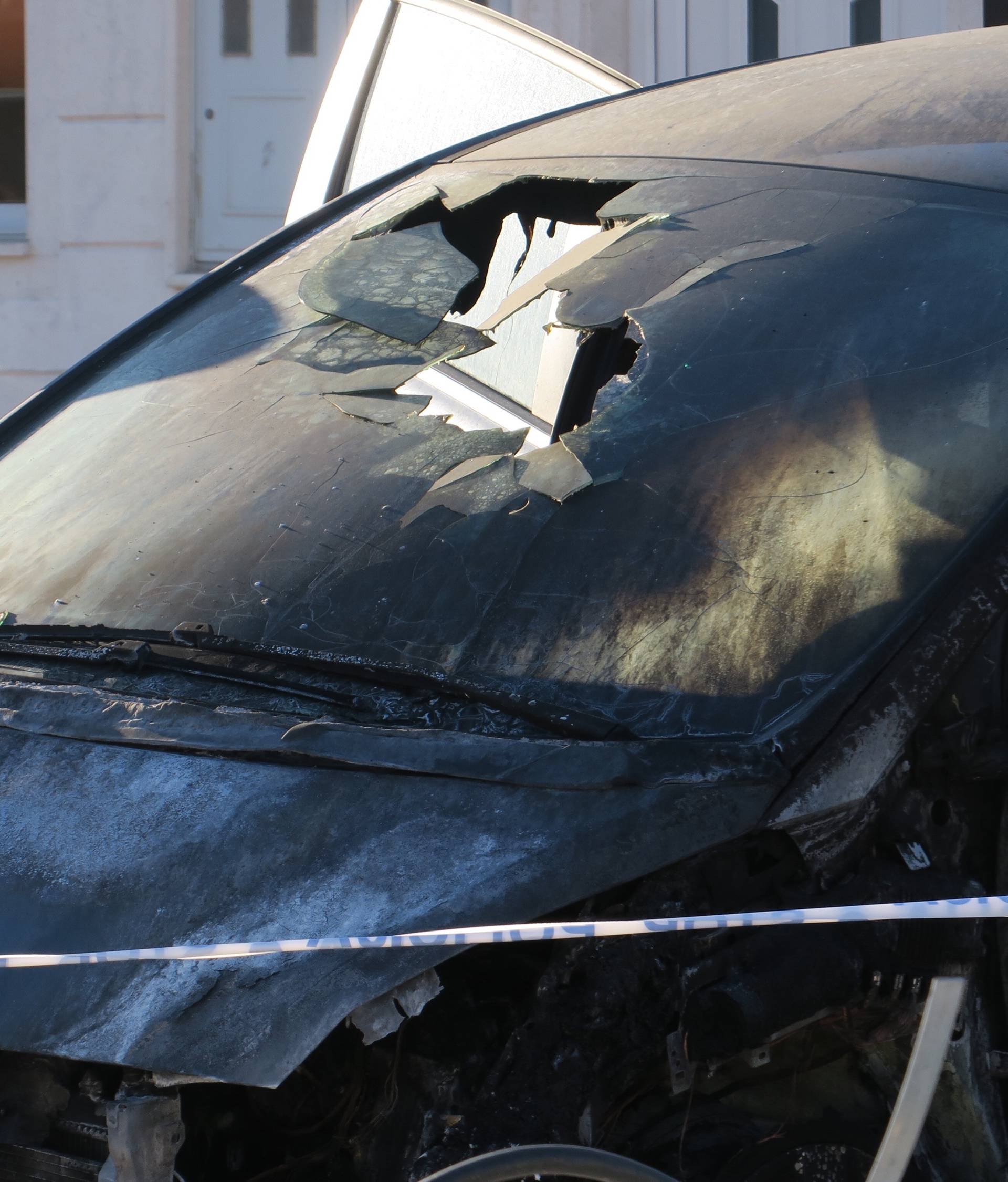 Požar u autosalonu: Izgorjela su dva auta u Kaštel Starom